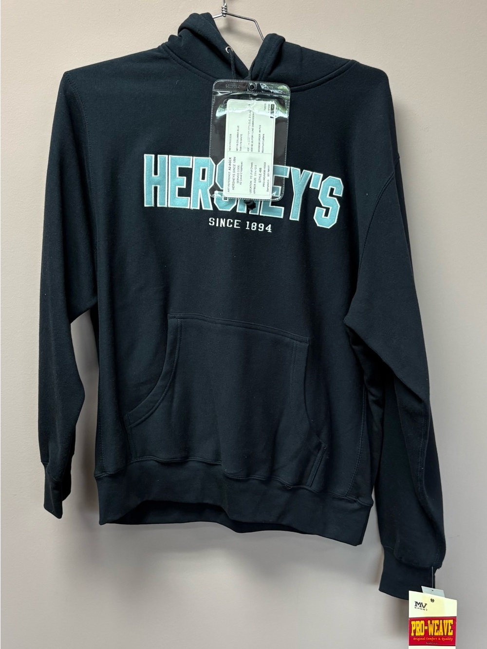 MV Sport Pro-Weave Hersheys Since 1894 Hoodie Navy Blue Sweatshirt Large NWT